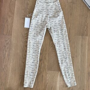 TAVI High waisted eyelet 7/8 legging